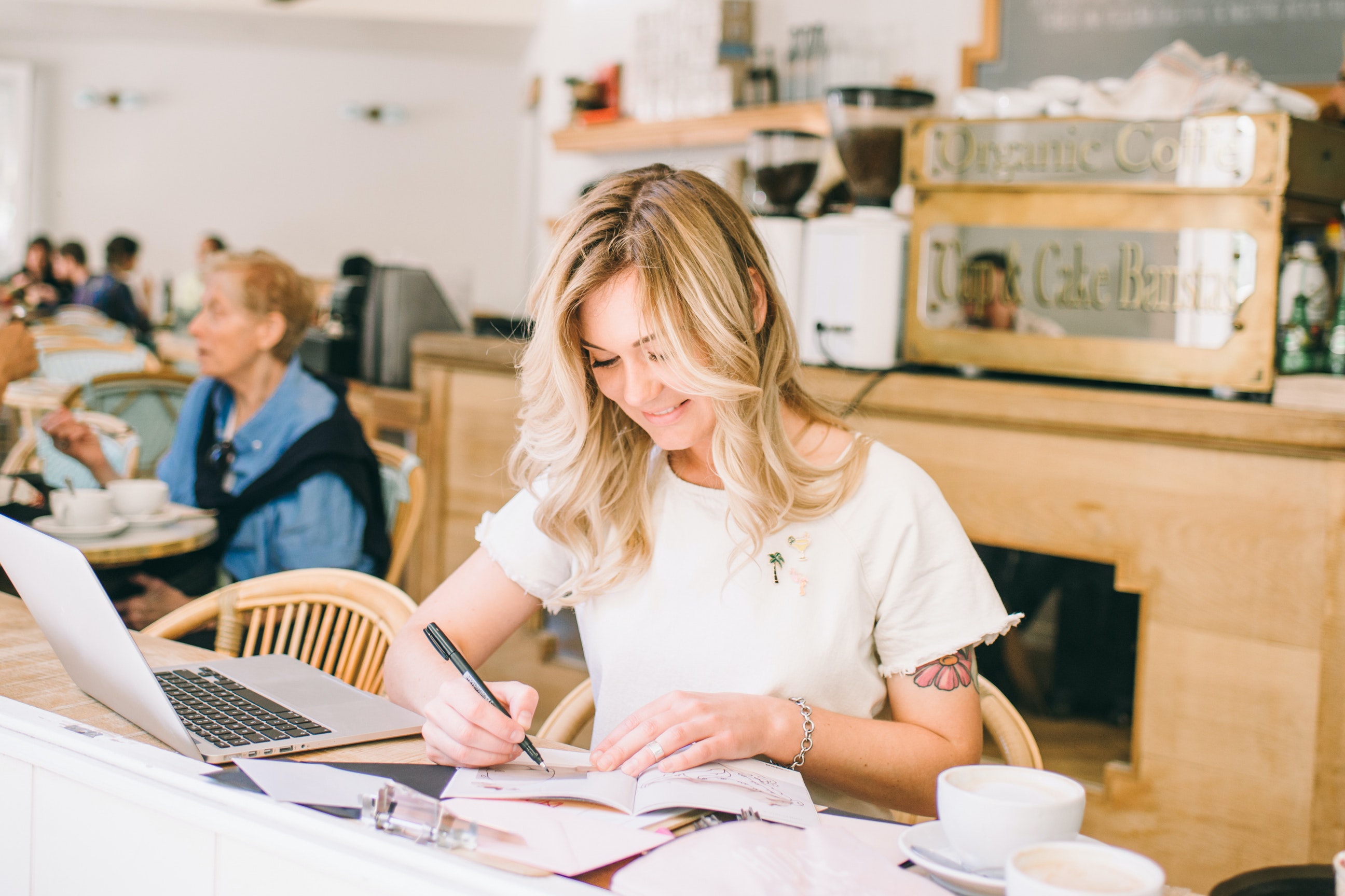 lady working in a cafe