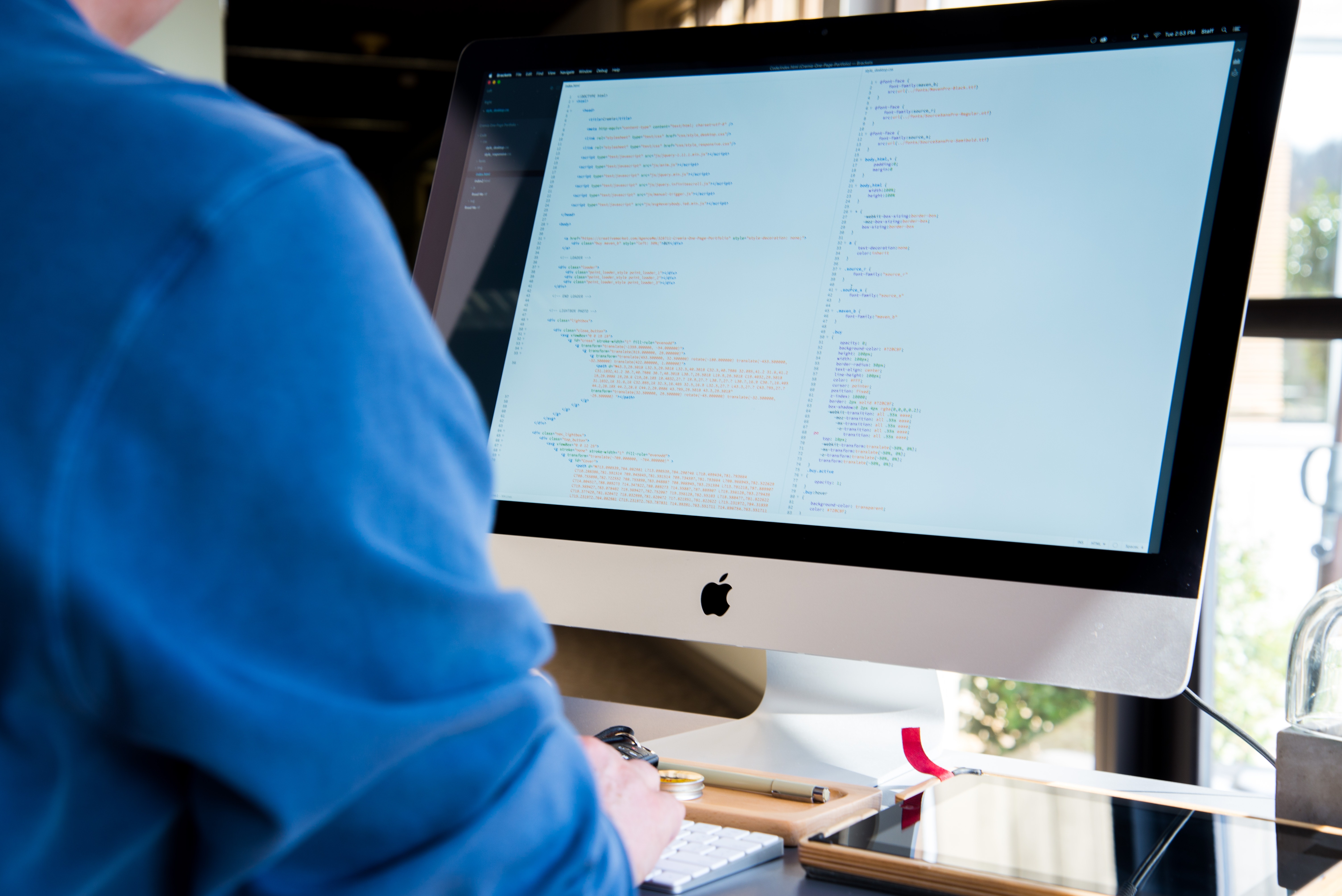 man working at an apple computer